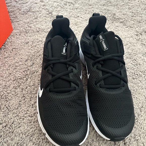 Nike Black and White Athletic Shoes - Picture 4 of 7